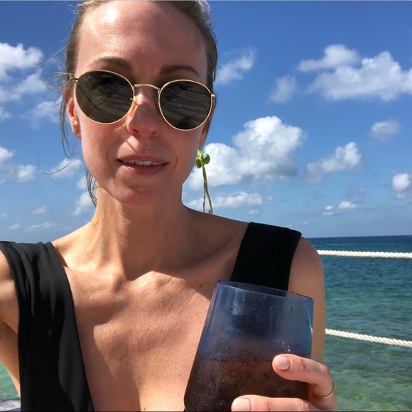 Meet your Posher, Melissa - Picture 1 of 1